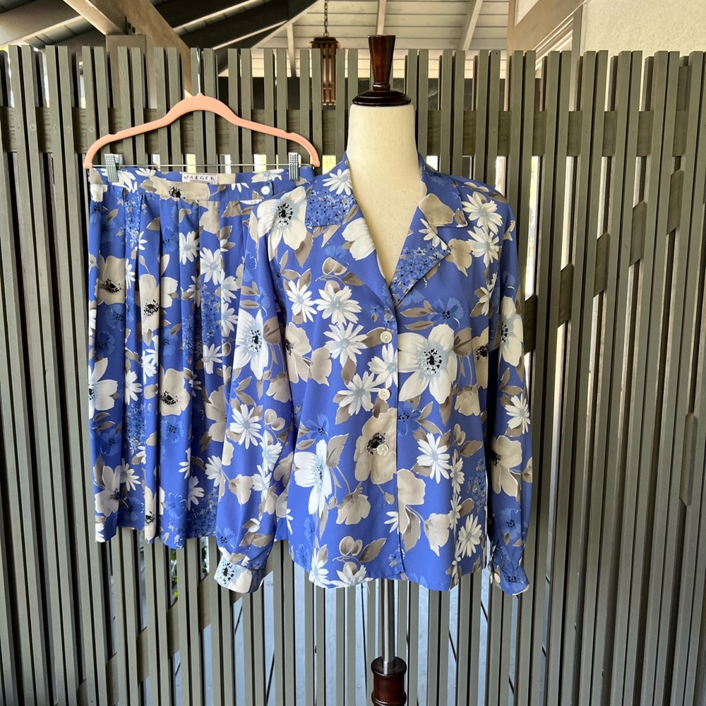 Jäeger Vtg 🇬🇧 Blue Floral Blouse and Skirt Set~  Size 14🌸🌸